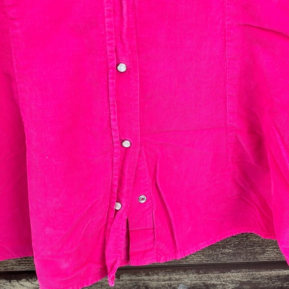 0039 Italy Corduroy shirt has small pearl snaps - Picture 3 of 11